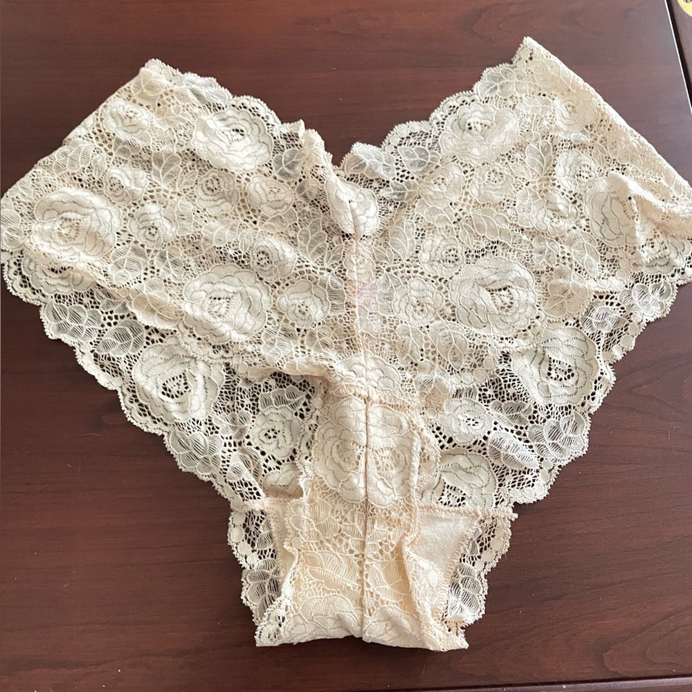 Victoria’s Secret Lace Hipster Panty women’s Intimates Underwear